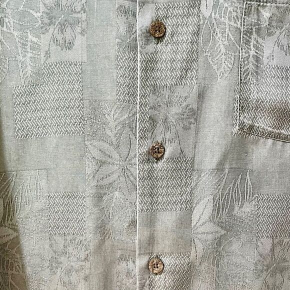 TOMMY BAHAMA 100% Silk Short Sleeve Button Up Shirt Gray Men’s Size Large - Picture 3 of 6